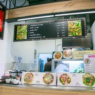 ครัวอัปสร ราดหน้าไฟแดง คั่วไก่ ผ้ดซีอิ๊ว ขนมผักกาด วัชรพล เพลินนารี่มอลล์
