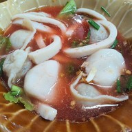 เมนูของร้าน เจ๊อ้อย ก๋วยเตี๋ยวปลา ก๋วยเตี๋ยวเป็ด ข้าวหน้าเป็ด ข้าวหมูแดง