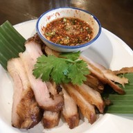 ถึงแก่น อีสานฟู้ด
