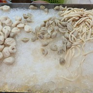 เมนูของร้าน เจ๊อ้อย ก๋วยเตี๋ยวปลา ก๋วยเตี๋ยวเป็ด ข้าวหน้าเป็ด ข้าวหมูแดง