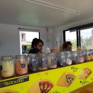 บรรยากาศ เครปใส้แตก