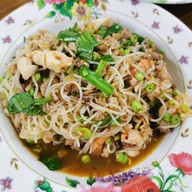 ส้มตำ ยำเบรคแตก , แซลมอนซาซิมิ By. เมย์เม่ สาขา1