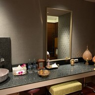 Athenee Spa plaza at the Athenee