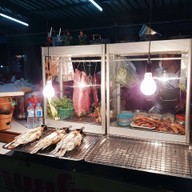 หน้าร้าน คนมีลาบ ยโสฯ