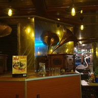 บรรยากาศ Victoria Bar&lobby  Vintage luxury yacht hotel,Yangon