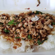 เมนูของร้าน กระเพราโจร หมู่บ้านหรรษา