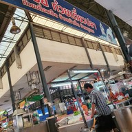 หน้าร้าน เจ๊อ้อย ก๋วยเตี๋ยวปลา ก๋วยเตี๋ยวเป็ด ข้าวหน้าเป็ด ข้าวหมูแดง