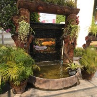 ม่านน้ำเรียกทรัพย์