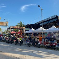 ตลาดยักษ์ใหญ่ ห้าแยกฉลอง