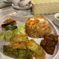 เย็นตาโฟเครื่องทรงโดย อ.มัลลิการ์ แฟชั่นไอส์แลนด์