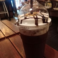 กาแฟหกใส่ คอฟฟี่ฉอฟ