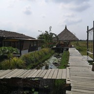 บรรยากาศ The Lao Cafe And Resort