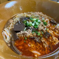 เมนูของร้าน น้ำเงี้ยวป้าสุข ก๋วยเตี๋ยว 12 ปันนา สีลม