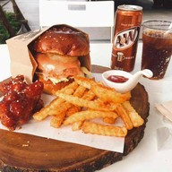 เมนูของร้าน Trailer Hunger Burger สุระ2