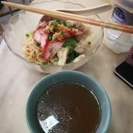 เมนูของร้าน มุยอา บะหมี่เกี๊ยว หมูแดง