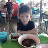 บรรยากาศ ก๋วยเตี๋ยวห้วยพลูรสเด็ด
