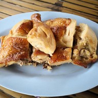 ร้านไก่ย่างแปดริ้ว (ข้างบิ๊กซีร้อยเอ็ด)