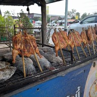 ร้านไก่ย่างแปดริ้ว (ข้างบิ๊กซีร้อยเอ็ด)