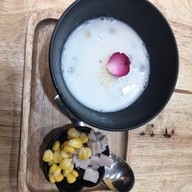 Queens Bualoy Banthat Thong บรรทัดทอง