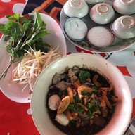 ก๋วยเตี๋ยวเรืออยุธยา ลุงกับป้า ตลาดเจริญทรัพย์