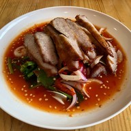 เมนูของร้าน ยำคนเท็ด ย้ายมาจากทาวน์อินทาวน์ พัฒนาการ53