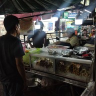 หน้าร้าน ป้าใหญ่ลูกชิ้นบัตรคิว