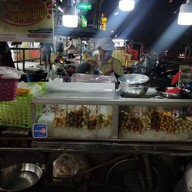 ป้าใหญ่ลูกชิ้นบัตรคิว