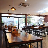 บรรยากาศ บ้านย่า สเต็ก เฮาส์ ปตท. โคกกรวด