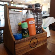 บรรยากาศ บ้านย่า สเต็ก เฮาส์ ปตท. โคกกรวด