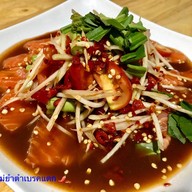 ส้มตำ ยำเบรคแตก , แซลมอนซาซิมิ By. เมย์เม่ สาขา1