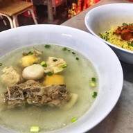 ก๋วยเตี๋ยวยกล้อ
