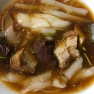 ประยุทธก๋วยจั๊บ ตลาลยิ่งเจริญ