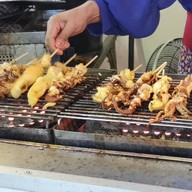 เมนูของร้าน รุ่งเจริญทรัพย์ หมึก สด ย่าง