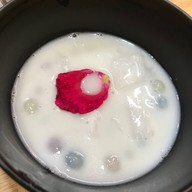 Queens Bualoy Banthat Thong บรรทัดทอง