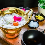 เมนูของร้าน Queens Bualoy Banthat Thong บรรทัดทอง