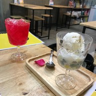 Queens Bualoy Banthat Thong บรรทัดทอง