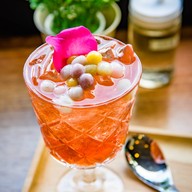 เมนูของร้าน Queens Bualoy Banthat Thong บรรทัดทอง