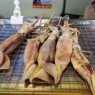 เมนูของร้าน รุ่งเจริญทรัพย์ หมึก สด ย่าง