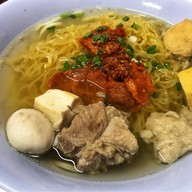 ก๋วยเตี๋ยวยกล้อ