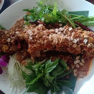 ส้มตำ ปลาเขื่อน
