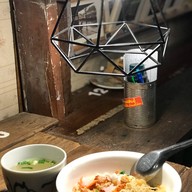 ปู๊ตี่บะหมี่เกี๊ยวกุ้ง หอศิลป์