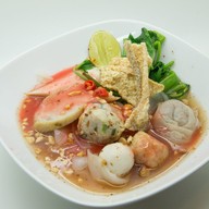 สอาด เย็นตาโฟเสวย ตลาดเสรีมาร์เก็ต