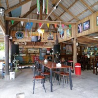 บรรยากาศ ร้านโกดำ ชุมทางเขาชุมทอง