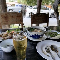 บรรยากาศ ร้านโกดำ ชุมทางเขาชุมทอง