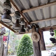 บรรยากาศ ร้านโกดำ ชุมทางเขาชุมทอง