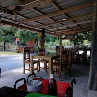 บรรยากาศ ร้านโกดำ ชุมทางเขาชุมทอง