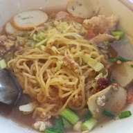 เมนูของร้าน ละยำ 2 ก๋วยเตี๋ยวต้มยำ เย็นตาโฟ หนองชาก