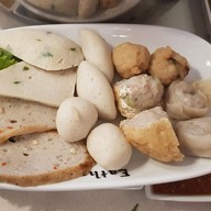 สอาด เย็นตาโฟเสวย ตลาดเสรีมาร์เก็ต