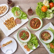 เมนูของร้าน ข้าวซอยน้ำเงี้ยวคุณติงน้อย บางเตย