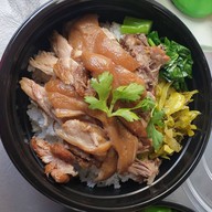 บ้านย่าขาหมูbyคุณย่า